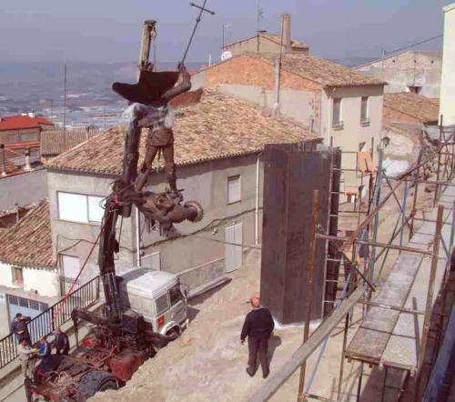 2003-03-07, Monument de Sant Jordi